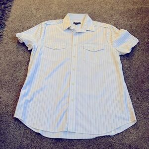 Express slim fit SS button down. Double pocket shoulder strap. Medium